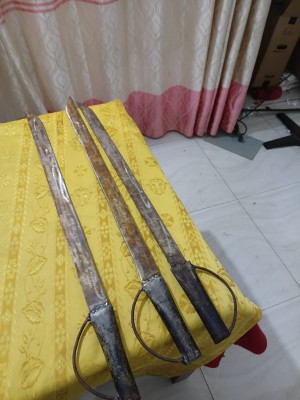 யாழில் வாள் வெட்டுக்கு தயாரான கும்பல்-சுத்து போட்டு தூக்கிய பொலிசார்