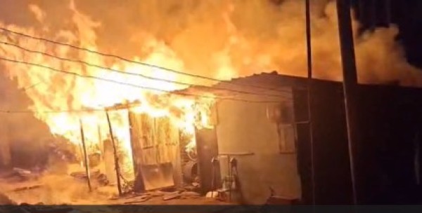 ஒரே இரவில் தீப்பற்றி சாம்பலாகிய வீடுகள்; நுவரெலியாவில் சம்பவம்!