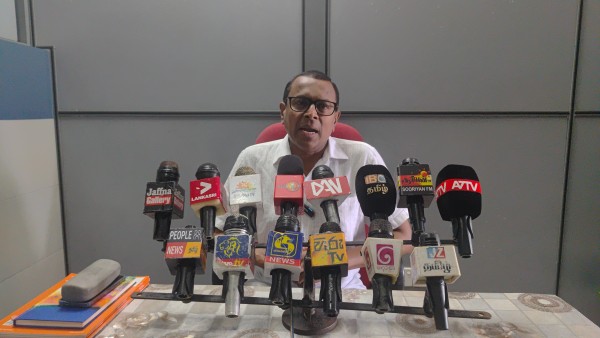 இலங்கை குடிமக்களுக்கு பிரபல யாழ் கண் வைத்தியர் மலரவன் வெளியிட்ட முக்கிய எச்சரிக்கை தகவல்