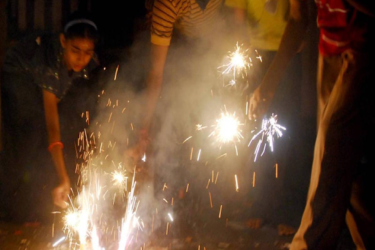 அயல் வீட்டு பெண்ணை அடித்து துவைத்த குடும்பம்-வெளியான அதிர்ச்சி காரணம்